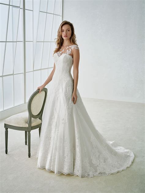 Sophisticated Wedding Dress In Tulle And Lace A Design That Combines