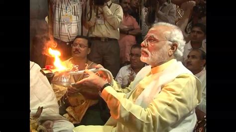 Some of the rare images. Shri Narendra Modi offers prayers at Ambaji Temple - YouTube