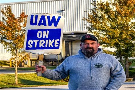 Gm Canada Uaw Union Reach Tentative Agreement To End Strike