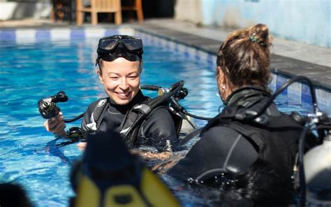 Complete Guide To Become A Scuba Diving Instructor Outsiderview