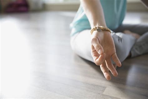 Top 10 Essentials Of A Yoga Class Women Fitness