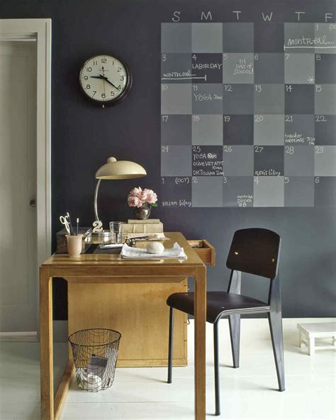 There are myriad wall painting ideas for a kid's bedroom that use chalkboard and various other combinations. DIY Chalkboard Paint