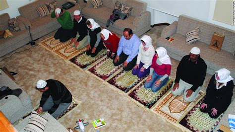 Muslim For A Month Tourists Take Islamic Pray Cations Cnn