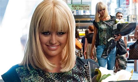 Jesinta Campbell Heads Home In Wig After Photo Shoot Daily Mail Online