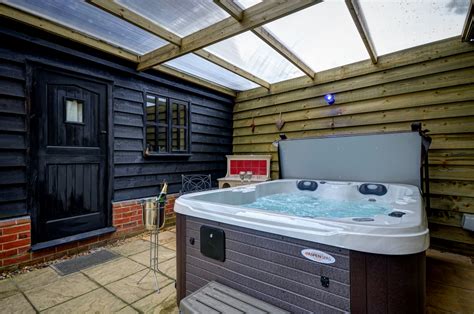 Luxury Hot Tub Holiday Cottage Woodfarm Barns