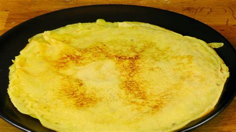 Cook the crepe for about 2 minutes, until the bottom is light brown. So macht man Crêpes Rezept | Der Bio Koch #683 - YouTube