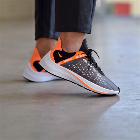 They have a combination textile and synthetic upper, translucent overlays, flywire cables, and a rubber outsole. Nike EXP-X14 "Just Do It" - Sneakers.fr