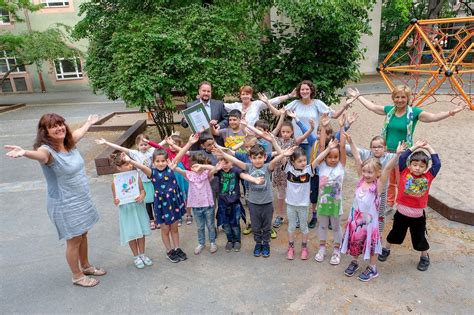 Das geld für die „stelle ist bewilligt und verfügbar, leider findet sich niemand, der den job. Stressfrei durch den Schulalltag: AOK Bayern unterstützt ...