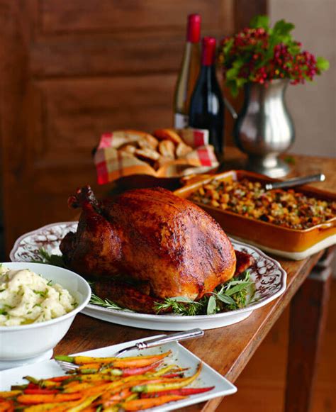 If you've waited until the last minute to think about what to make for your office thanksgiving potluck, don't worry — we've all been there, and we have you covered. How to Host a Thanksgiving Potluck | Williams-Sonoma Taste