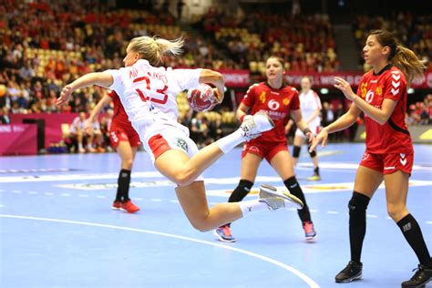 One team one dream one life live it up glückwunsch an diese mannschaft die es so verdient hat weltmeister zu werden eine mannschaft ein traum weltmeister zu. Frauen Handball Weltmeisterschaft in Oldenburg: Jetzt geht ...