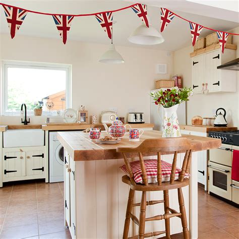 Why is there no new 'blue bloods' tonight? Great British Bake Off decorating ideas from the tent