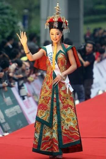 It is derived from indonesian culture and indonesian traditional textile traditions. Top 5 Favorite National Costume from Miss International 2011 - Indonesian Pageants International