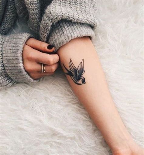 Chính vì sự tinh tế, không quá mạo hiểm như những hình xăm cá tính khác mà các vị trí để xăm hình nhỏ cũng phong phú hơn. 50 hình xăm nhỏ mang ý nghĩa đặc biệt cho cô nàng cá tính ...