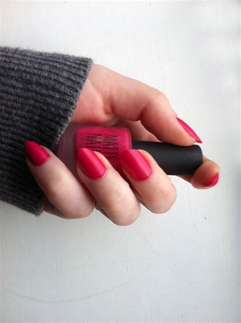 Make sure to shake the matte bottle very well. Review: Topshop Matte Nails Polish in Drink Pink - Bloomzy