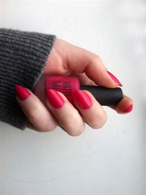 Make sure to shake the matte bottle very well. Review: Topshop Matte Nails Polish in Drink Pink - Bloomzy