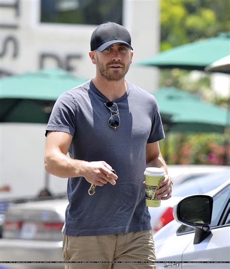 WEIRDLAND Jake Gyllenhaal leaving the Urth Café in West Hollywood on