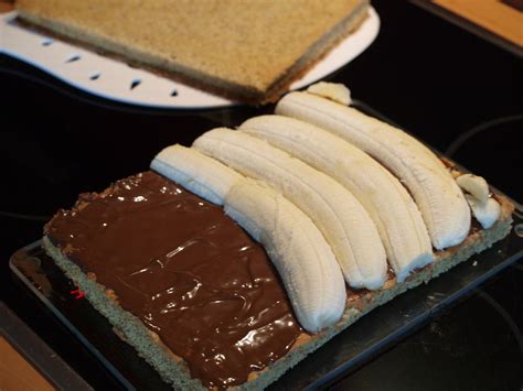 This is chiquita banana split kuchen by media partisans on vimeo, the home for high quality videos and the people who love them. Bananen-Split-Torte | Rezept | Kuchen rezepte einfach ...