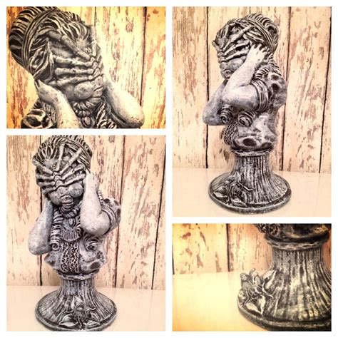 H R Giger Inspired Aliens Facehugger Statue Modification