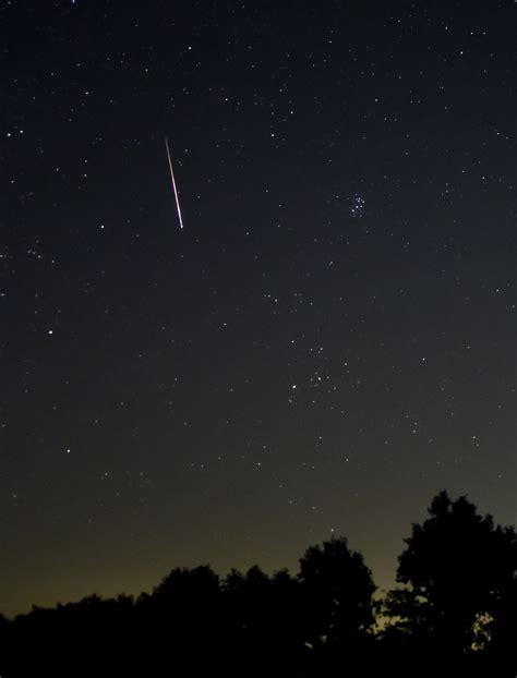 In de volksmond worden ze wel vallende sterren genoemd. Mogelijk extra veel vallende sterren in nanacht 11/12 augustus - Werkgroep Meteoren
