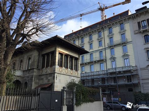 Poco dopo il suo arrivo hanno lasciato via rovani marina, piersilvio, eleonora e barbara berlusconi (luigi abita nella residenza milanese), i figli di berlusconi che erano arrivati all'ora di cena. Milano | Zona Magenta - Via Rovani 7, un cantiere ...