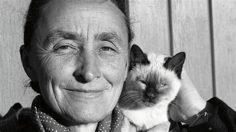 10 Delightful Photos Of Famous Artists And Their Cats
