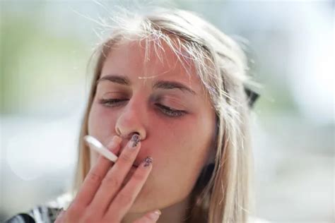 Smoking Girl — Stock Photo © Alex150770 3182463