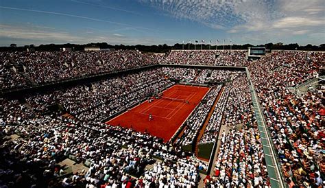 Join iga as she shares her journey starting out in the game of tennis and the listen along as she describes her first experience on center court at the french open against simona halep, what she learned, and would take with. French Open 2019 in Paris: Sind die Courts in Roland ...