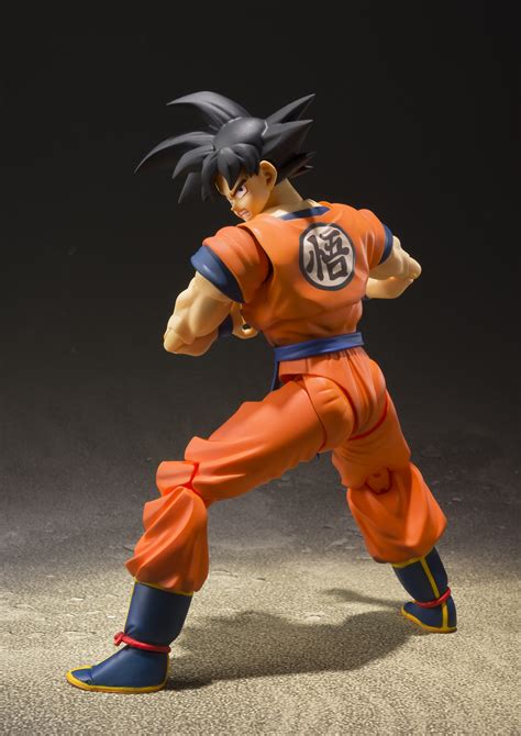 The figure stands just under 6″ tall. Son Goku Dragon Ball Z SH Figuarts Figure