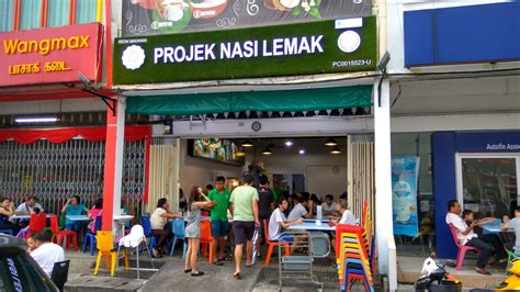 The long line is testament to the popularity of the restaurant. It's About Food!!: Projek Nasi Lemak @ Jalan Dato' Keramat