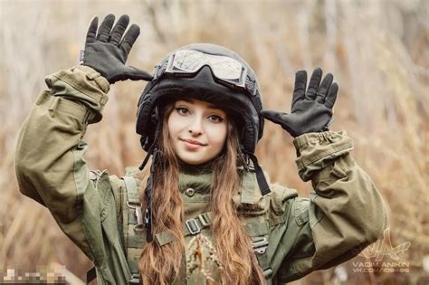 ロシアの清純派美女、軍服を着てロケットランチャーを抱える中国網日本語
