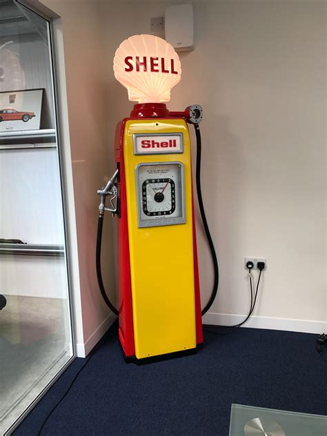 UK Restoration S Avery Hardoll 101 Petrol Pump In Shell Livery Old