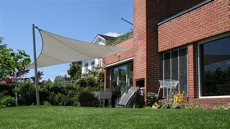 Nichts wie los, denn unser plattensortiment für den aussenbereich wartet darauf begutachtet und bestaunt zu werden. Beschattung Gartensitzplatz - die schönste Art › Sitrag ...