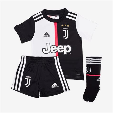 Italian serie a champions juventus football club have today revealed their new home kit created by adidas for the coming 2019/20 season. Mini Kit adidas Juventus 2019/20 Home - Nero/Bianco ...