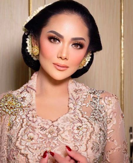 Edisi kekondangan pernikahan @ivan_gunawan hhhmmmmm. 10 Adu Gaya Krisdayanti dan Ashanty, Setia Dampingi Aurel
