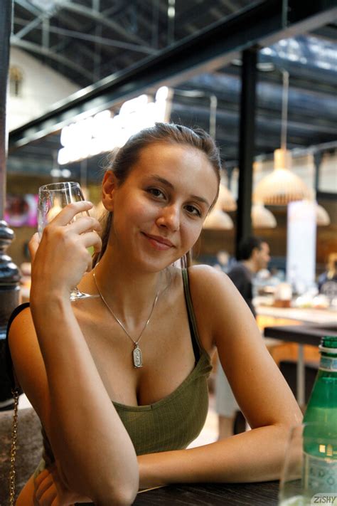 Jessica Albanka Drinking Lerapace
