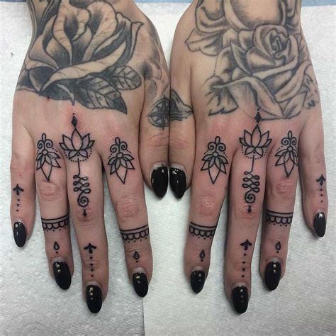 top 73 best hand tattoos for women [2021 inspiration guide]