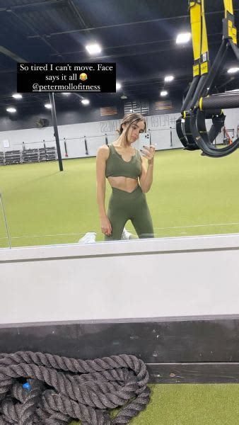 Olivia Culpo Displays Her Spectacularly Toned Abs In Skin Tight Sports