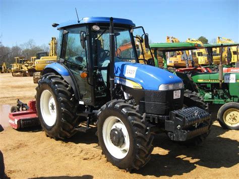 New Holland Td5050 4x4 Farm Tractor Jm Wood Auction Company Inc