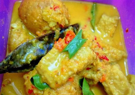 Ambil secukupnya bumbu pecel untuk porsi sayuran yang diinginkan dan tambahkan air. Resep Telor dan Tahu Bumbu Kuning oleh Regina Rizka - Cookpad
