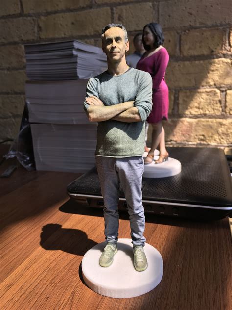 An algorithm can then calculate a 3d model from these has artists that could do the work for a fee. 3D Selfie Figurine | Scan & print a sculpture of yourself ...