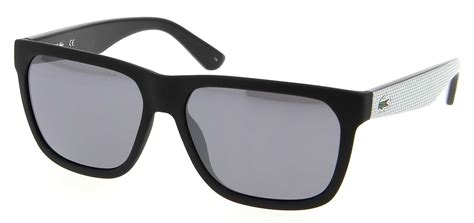 La collection de lunettes lacoste comprend des couleurs vives, la trame classique en piqué et le logo du crocodile que l'on reconnaît toujours. lunette de soleil noir homme