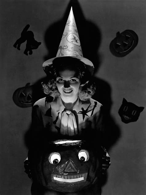 donna reed publicity photo for mgm 1945 halloween pin up vintage halloween photos vintage