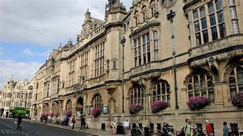 oxford city council will move out from hq to town hall bbc news