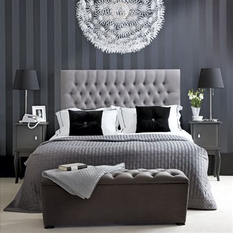 The colour of the moment, grey. black and grey bedroom design 2017 - Grasscloth Wallpaper