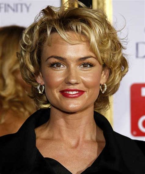 15 Popular Short Curly Hairstyles For Round Faces