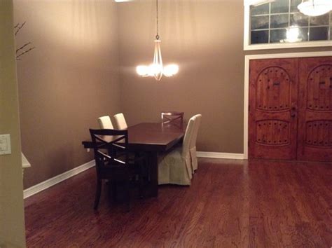 I know that a room for dinner should be called dining room, but i found another spelling in a dictionary like this 'dinning. Dining room with No natural light! How do I decorate?