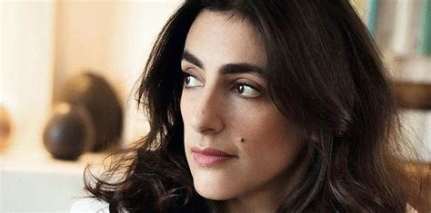 Anna cabana commence sa carrière comme journaliste politique à l'hebdomadaire marianne, sous la houlette de son « mentor » nicolas domenach1. Que se cache-t-il dans les carnets de la journaliste ...