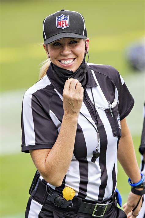 Sarah Thomas To Become First Woman To Officiate Super Bowl Popsugar