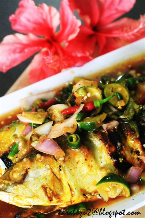Biasanya bumbu kemangi memiliki cita rasa yang harum dan paling pas disantap dengan nasi putih hangat dan satu gelas jeruk. IKAN KEMBUNG BAKAR CICAH AIR ASAM | AIR TANGAN ZUHAIDA