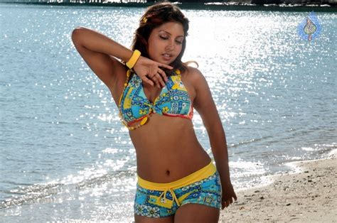 23, 2018 after being left unattended in a bathtub, authorities said. Lehren Hot: Komal Jha Deep Navel and Spicy Legs in Bikini
